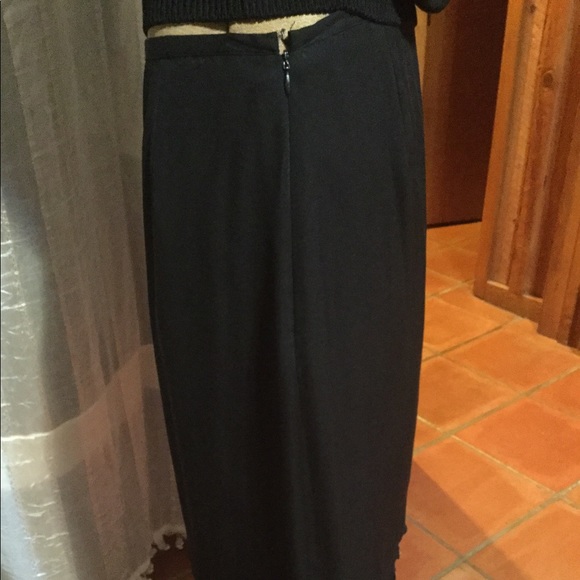 Ann Taylor Black Skirt with Small Ruffle Hem 4 EUC - Picture 2 of 6